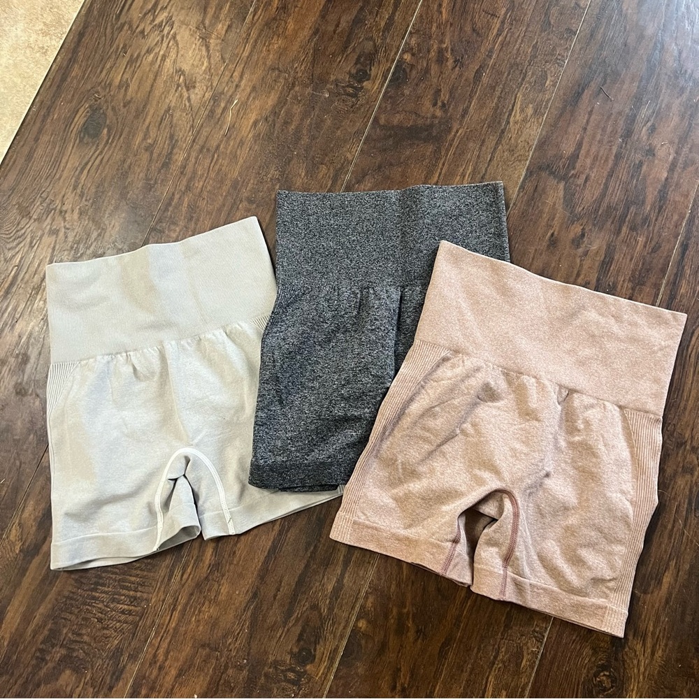Shein 3 Pack Seamless Exercise Gym High Rise Shorts Tan Gray Black Size Small